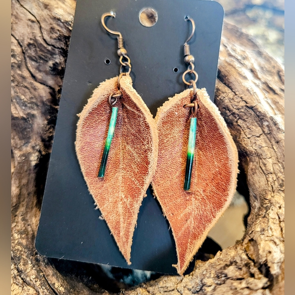 Leather and dyed porcupine quill earrings - Picture 3 of 3